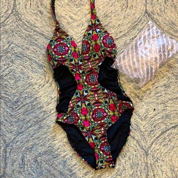 Pily Q one piece NWT and bag - Picture 2 of 4